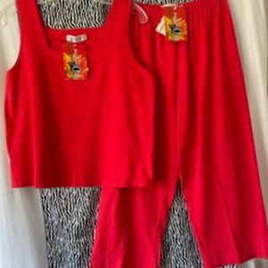 NWT Medium Fresh Produce Red Capris